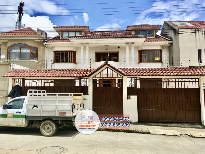 C974 Se vende amplia casa con área verde